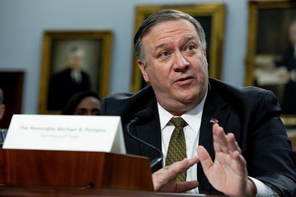 Mike Pompeo: "Maduro tenía un avión listo para irse a Cuba y los rusos le dijeron que debía quedarse"
