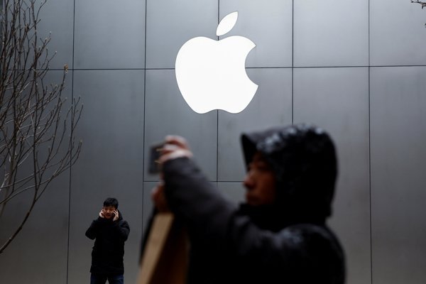 Apple se dispara en la bolsa y vuelve a superar la selectiva barrera del billón de dólares