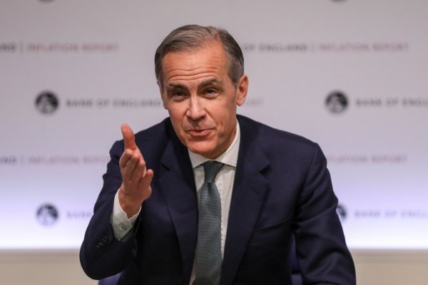 El Banco de Inglaterra congela las tasas, pero eleva sus previsiones en pleno Brexit