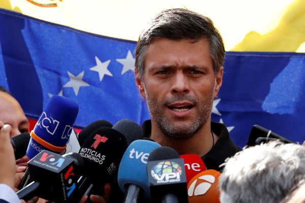 Leopoldo López desafía orden de detención y asegura estar preparando el gobierno de transición