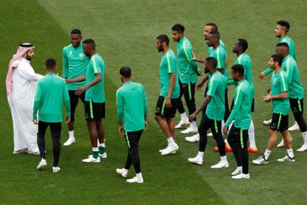 ¿Por qué la FIFA juega a la pelota con Arabia Saudita?
