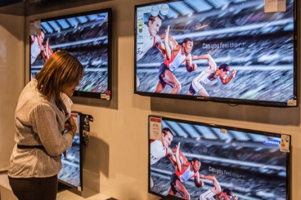 <p>Gobierno pone mayores exigencias a canales de TV y aplaza apagón analógico</p>