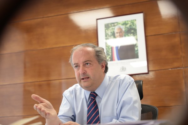 <p>Gobierno defiende reforma laboral y acusa a la CUT de "críticas ciegas"</p>