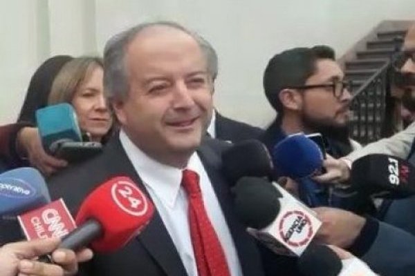 <p>Ahora en DF: Gobierno defiende reforma laboral y acusa a la CUT de "críticas ciegas"</p>
