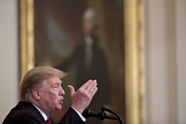 Trump insiste en presionar al gobierno de China por guerra comercial