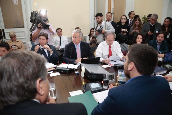 Reforma previsional: oposición presiona a gobierno para llegar a acuerdo previo antes de votar idea de legislar