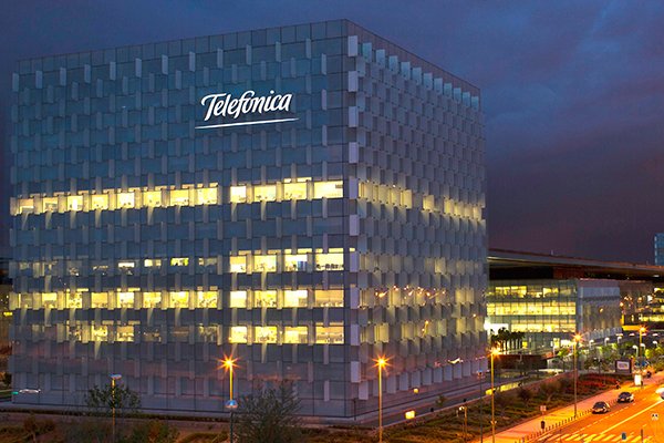 <p>Telefónica concreta la venta de su data center en Chile y otros 10 en el mundo por más de US$ 600 millones</p>