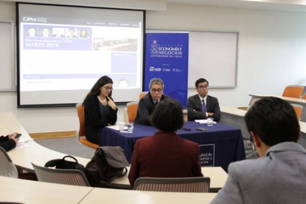 Economistas sugieren mantener tasa de interés