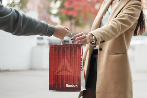 Reebok Chile y Rappi se alían para llevar productos de la marca a la puerta de la casa