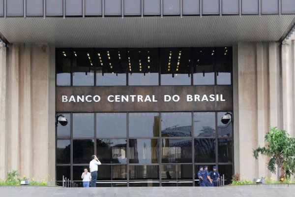 Banco central de Brasil ve alta probabilidad de una caída del PIB en el primer trimestre