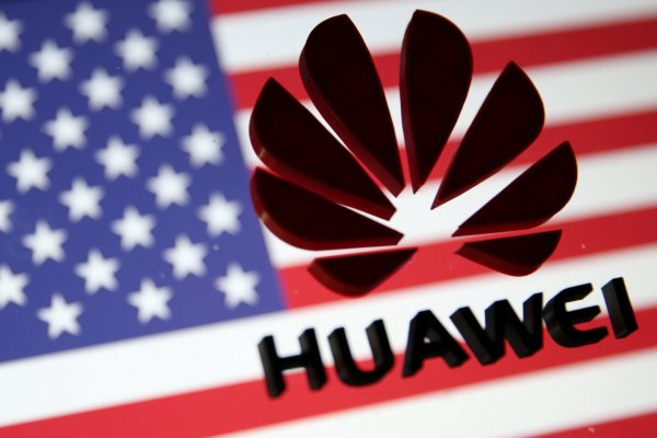 Huawei acusa a Estados Unidos de "acoso" tras el veto del presidente Trump