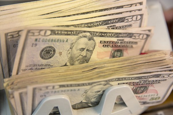 Dólar en Chile se mantiene al borde de los $ 700 ante un cobre que no detiene su caída