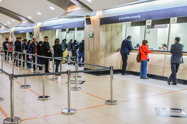 Cómo es el cliente chileno de la banca: fiel, arriesgado y full tecnológico