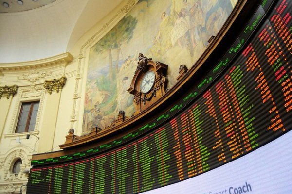 Bolsa de Santiago se sacude el pesimismo de Wall Street y anota leve alza
