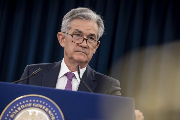 Reserva Federal permanece firme en sus tasas de interés a pesar de la débil inflación