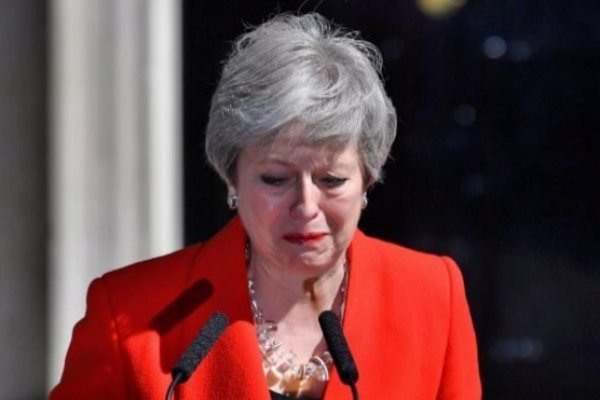 May se rinde y anuncia dimisión ante presión de su propio partido