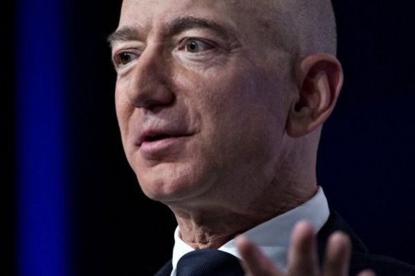 Jeff Bezos, dueño de Amazon, revela cuál es la mejor hora del día para hacer negocios