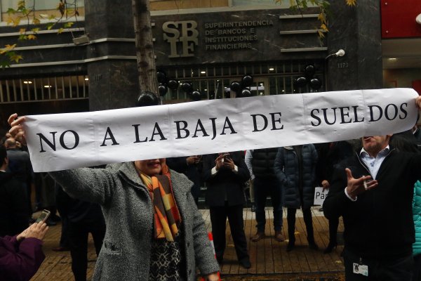 <p>Foto: Agencia Uno / Protesta de los trabajadores de la SBIF</p>