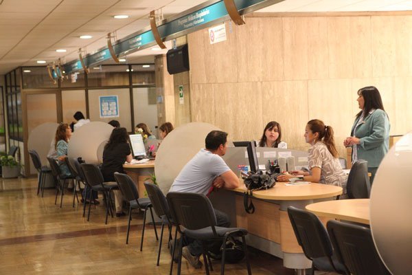 Gobierno posterga alza en primas GES informadas por las isapres