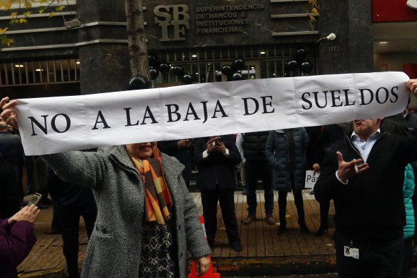 <p>Humo blanco: Se levanta el paro de los trabajadores de la exSuperintendencia de Bancos</p>