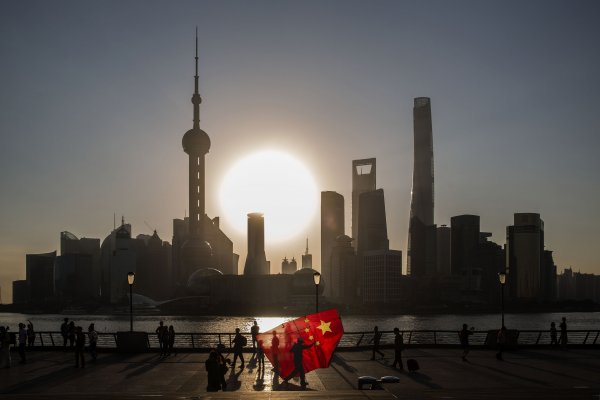 China advierte a sus ciudadanos sobre peligro de viajes a EEUU