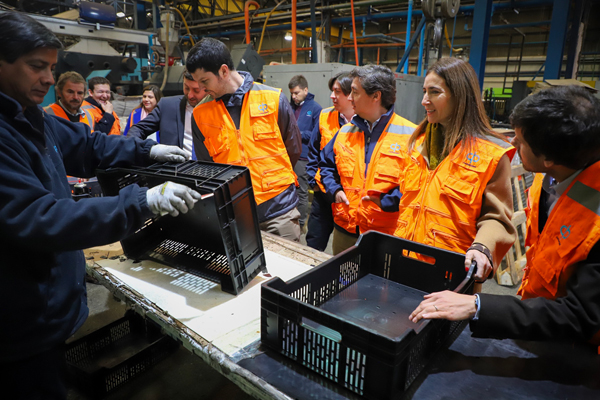 <p>Hasta San Bernardo fue la ministra de Medio Ambiente para anunciar metas de reciclaje.</p>