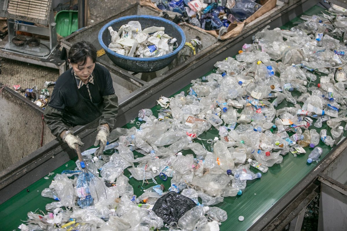 <p>Ministerio de Medio Ambiente termina con el misterio y fija metas de reciclaje de papeles, cartones, plásticos y otros productos</p>