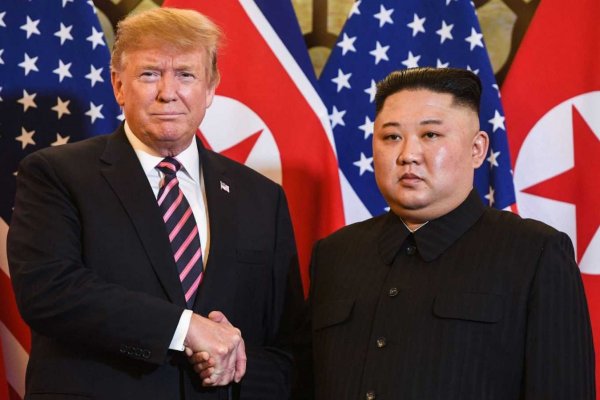 <p>EEUU afirma que es "totalmente posible" una tercera cumbre Trump-Kim</p>