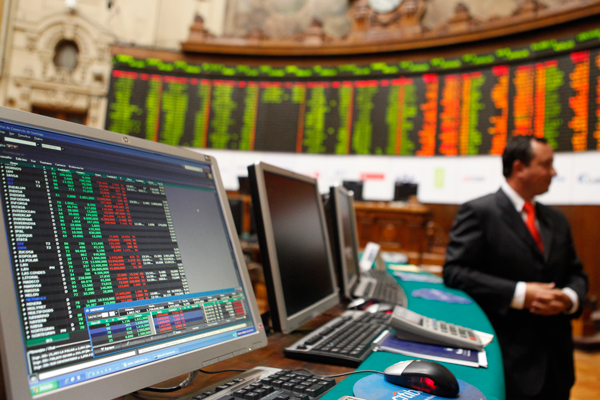 Acciones chilenas: AFP hacen mayor inversión neta mensual de 2019