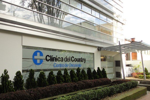 Controladores de Banmédica compran clínica en Colombia