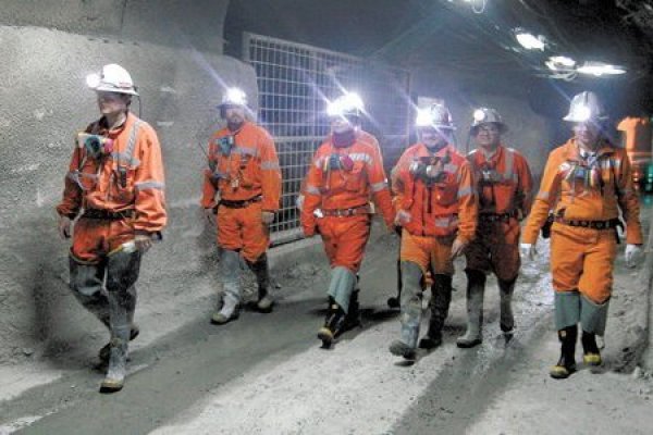 <p>Trabajadores de Chuqui cuestionan nivel de producción anunciado por Codelco: “Hace rato se viene produciendo a la mitad”</p>