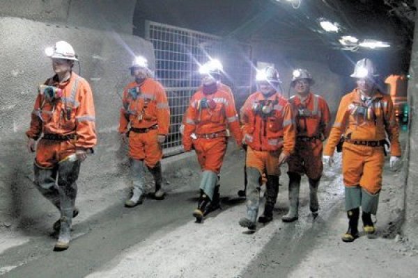 <p>Codelco mejora plan de egreso con miras a poner fin a huelga en Chuquicamata</p>