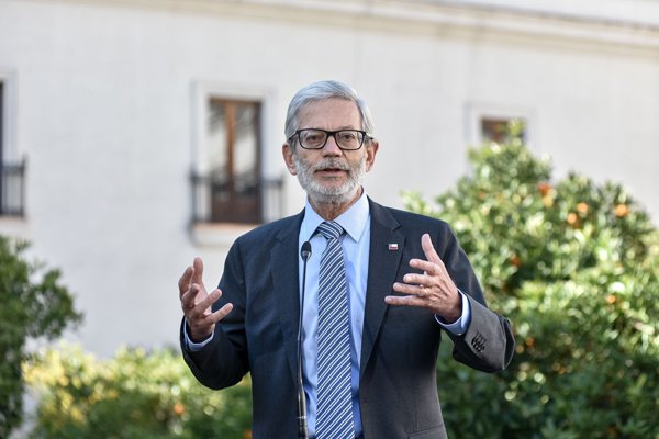 Fontaine redebuta en Economía y hace suya la agenda legislativa de Valente