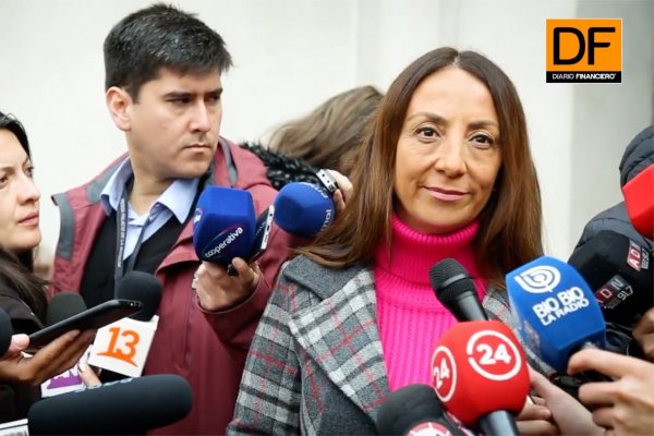 <p>Ahora en DF: Ministra Pérez se refiere a la visita de Bachelet a Venezuela y comenta la reunión de Piñera con Chile Vamos</p>