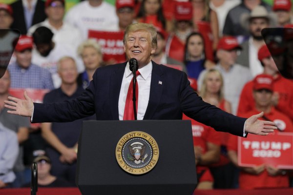 Trump promete curar el cáncer, eliminar el SIDA y llegar a Marte, en inicio de su campaña electoral