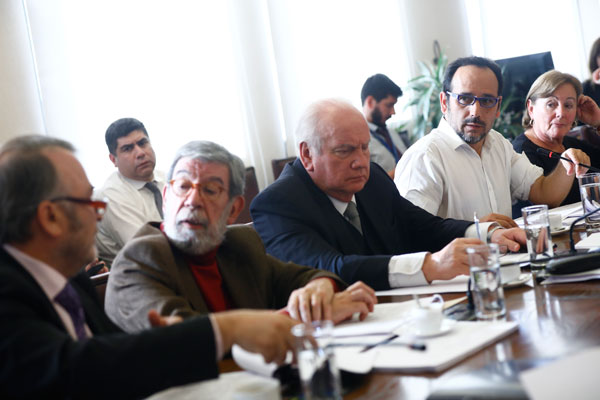 Oposición buscará convencer a Ortiz y Lorenzini para que desechen acuerdo con el gobierno