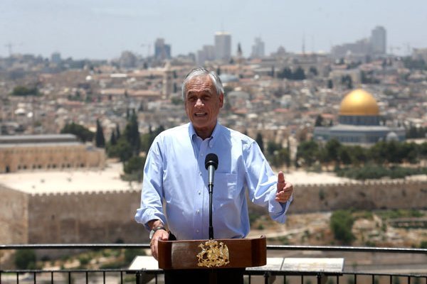 Piñera llama a la oposición a sellar acuerdo en pensiones y DC negocia mayor solidaridad en reforma