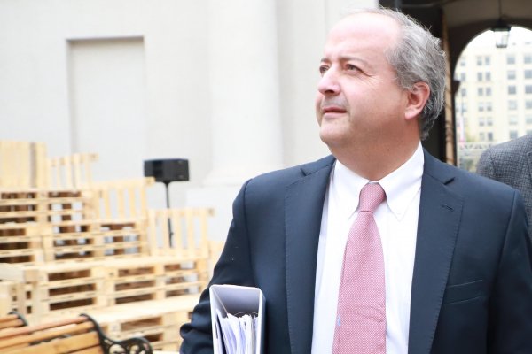 Monckeberg espera que situación de Mina Invierno se resuelva pronto