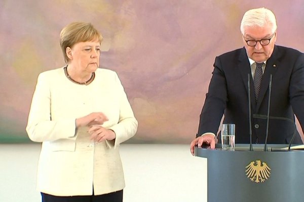 <p>Ahora en DF: La canciller alemana Angela Merkel vuelve a sufrir de temblores en acto oficial</p>