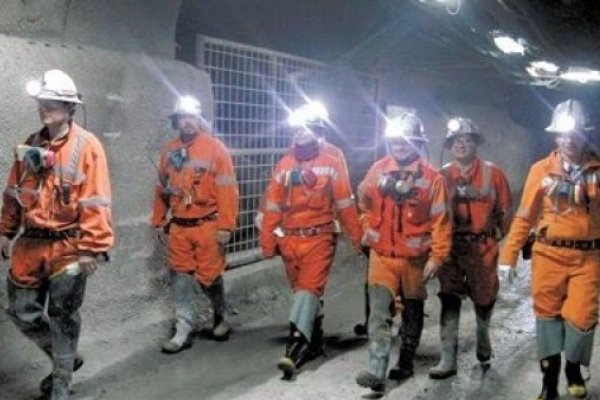 <p>Codelco presenta demanda por desafuero contra 12 trabajadores de Chuqui por manifestaciones durante huelga</p>
