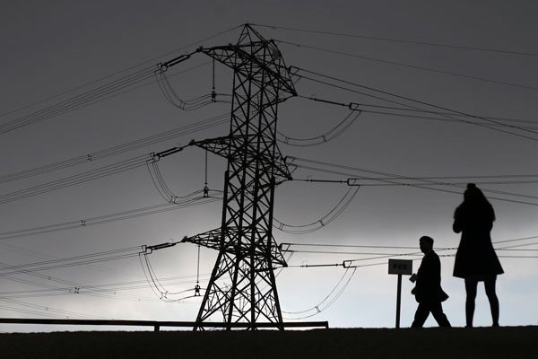 Desaceleración en créditos a empresas: sector eléctrico, gas y sanitario los que más caen