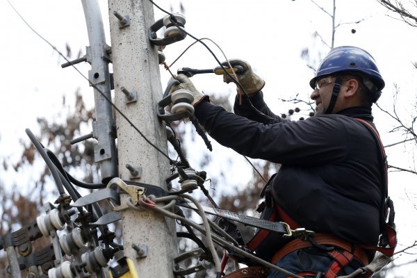 Congreso despacha a ley norma que regula retiro de cables aéreos en desuso