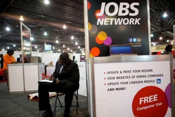 Sector privado de EEUU añade 102 mil puestos de trabajo en junio, menos de lo esperado