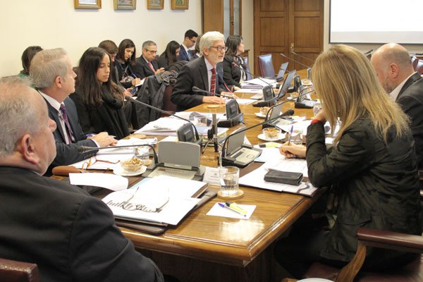 <p>El ministro Fontaine presentó la Agenda de Reimpulso Económico en el Congreso.</p>