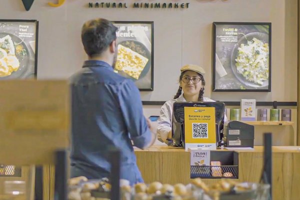 <p>¿Competencia a Transbank? Mercado Pago ofrece al comercio código QR</p>