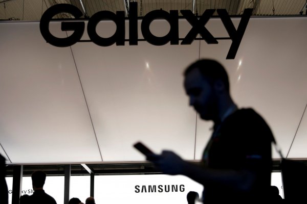 Siguen los efectos de la guerra comercial: Samsung anticipa caída de 56% en utilidades