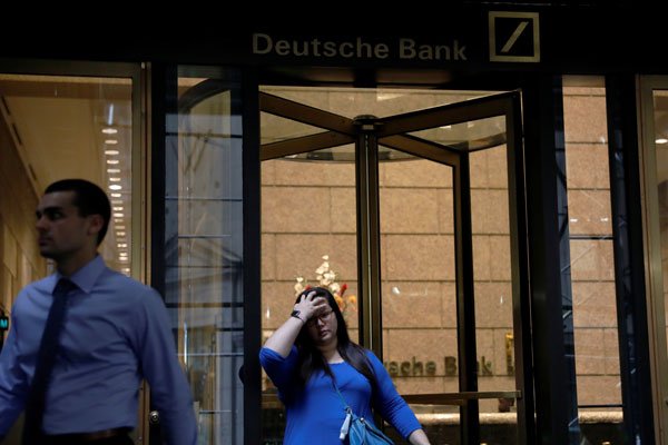 Acción de Deutsche Bank se desploma y arrastra a la bolsa alemana