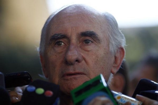 De la Rúa, el presidente "aburrido" que protagonizó la peor crisis argentina