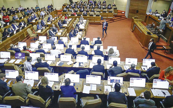 Diputados vuelven a la carga para poder competir en las elecciones de gobernador regional