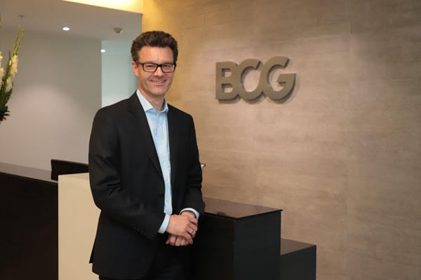 Experto mundial en blockchain alerta que bancos mundiales deben “ponerse al día” y regular uso de criptomonedas